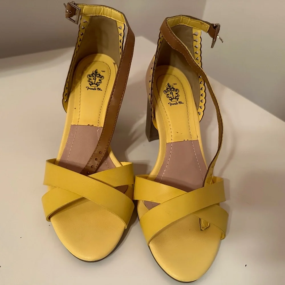 Sandals - Picture 1 of 5